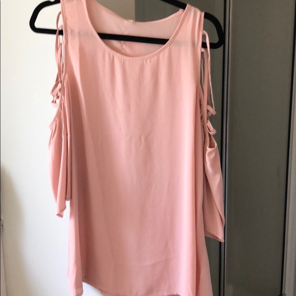 Cold shoulder Pink Silk-feeling Top!